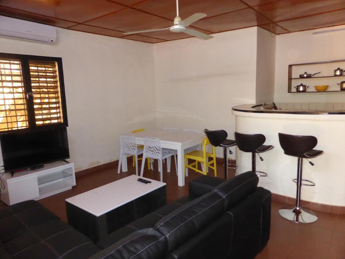 Bien Etre Villa Ouagadougou Bagian luar foto