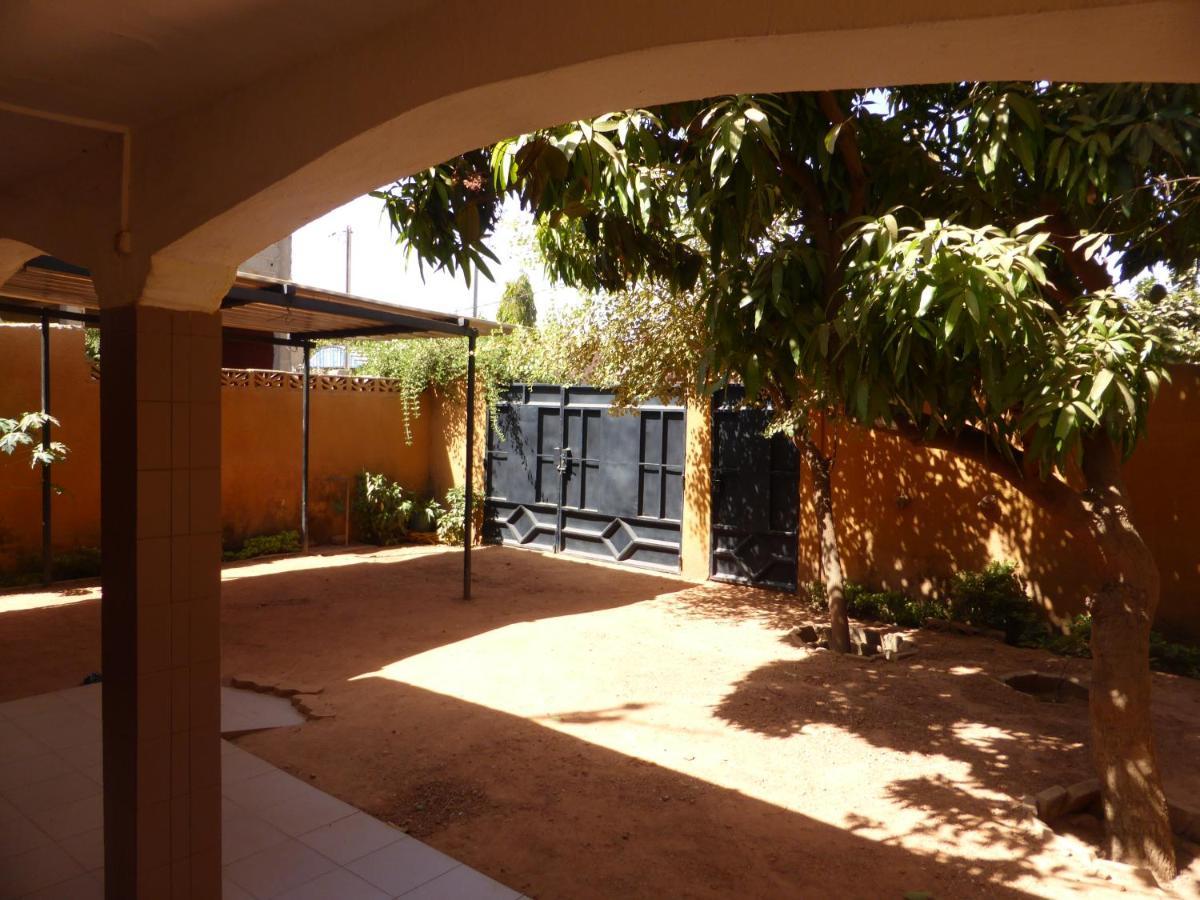 Bien Etre Villa Ouagadougou Bagian luar foto