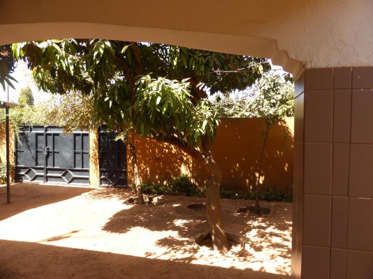 Bien Etre Villa Ouagadougou Bagian luar foto