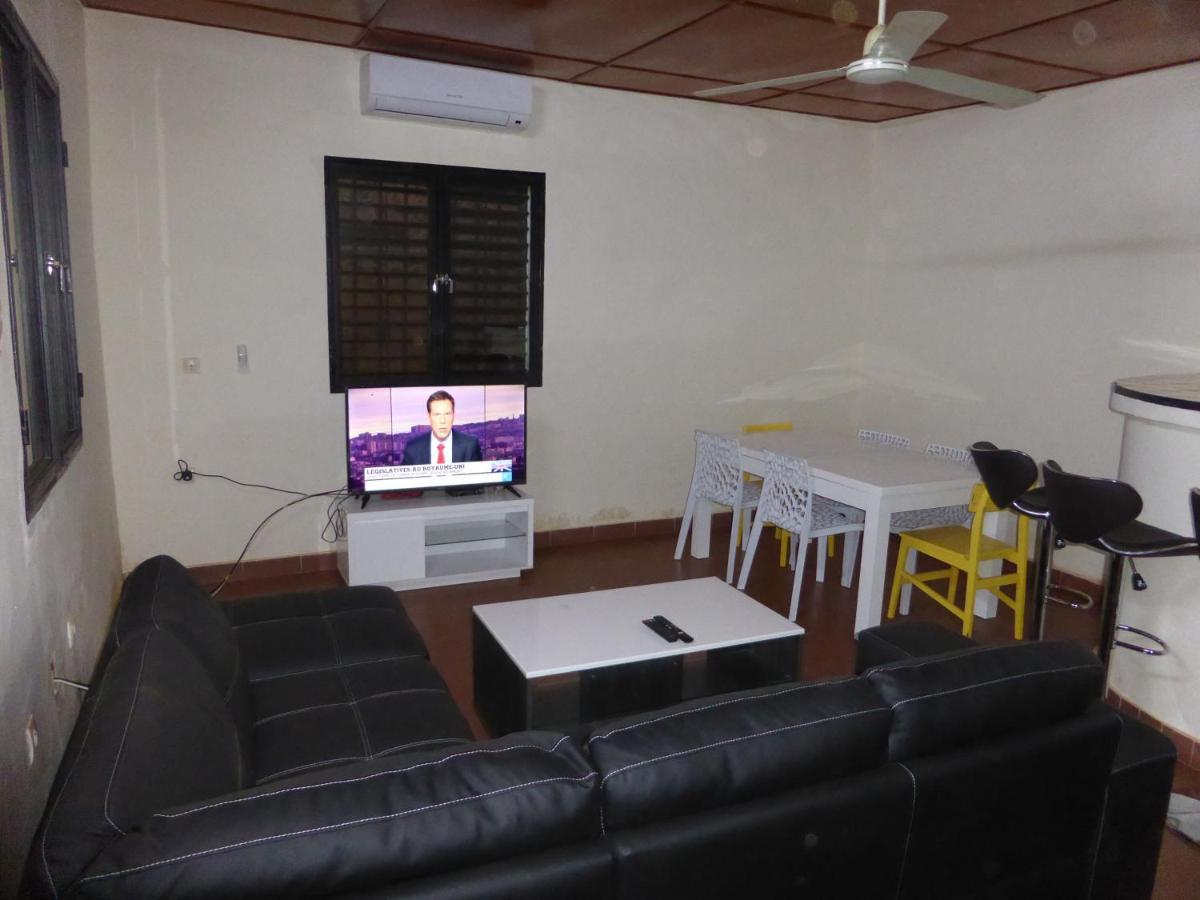 Bien Etre Villa Ouagadougou Bagian luar foto