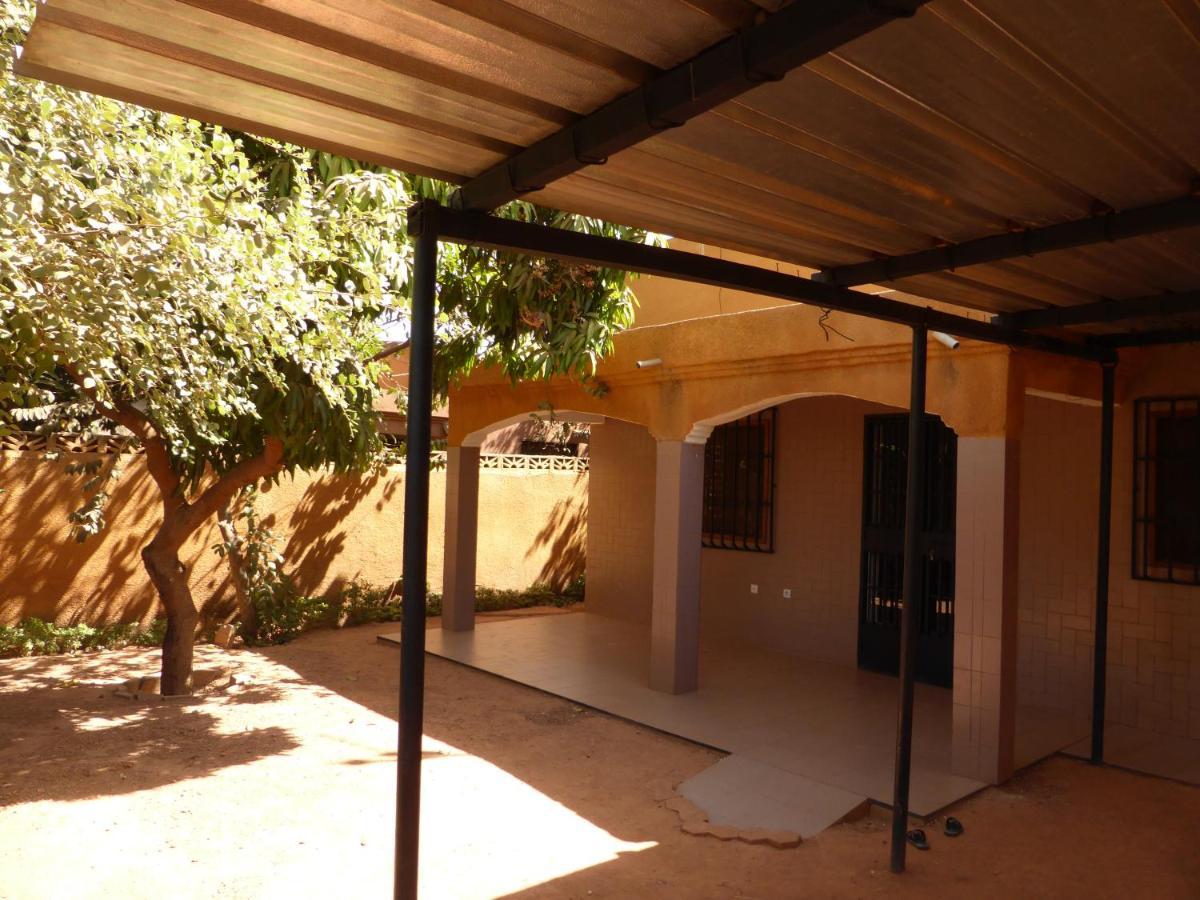 Bien Etre Villa Ouagadougou Bagian luar foto
